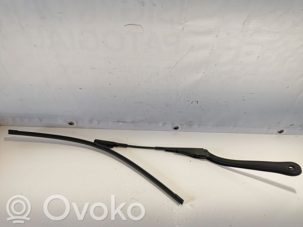 BMW 3 E90 E91 Front wiper blade arm 