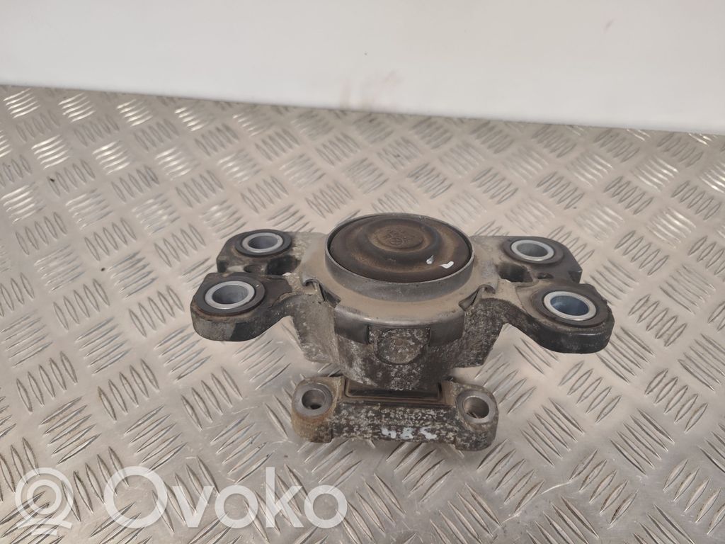 Volvo V70 Engine mount bracket 