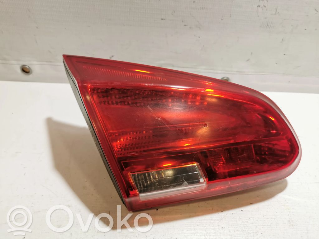 KIA Ceed Aizmugurējais lukturis pārsegā 