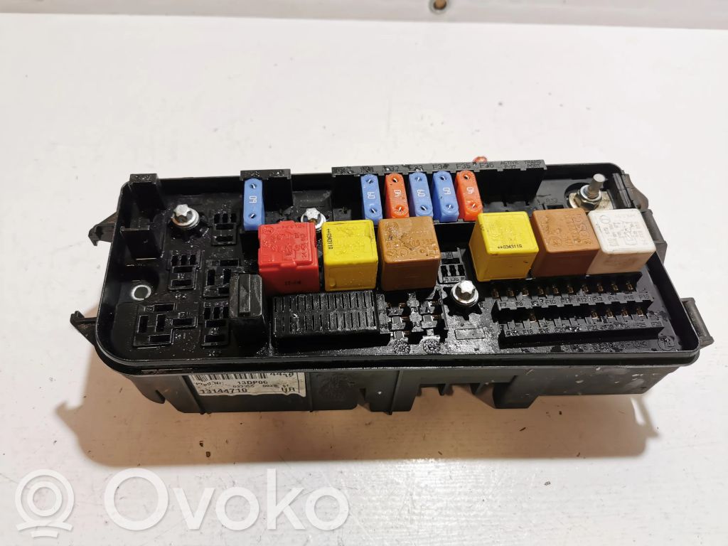 Opel Signum Fuse module 