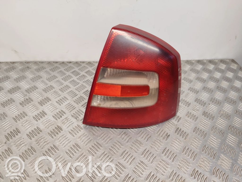 Skoda Octavia Mk2 (1Z) Galinis žibintas kėbule 