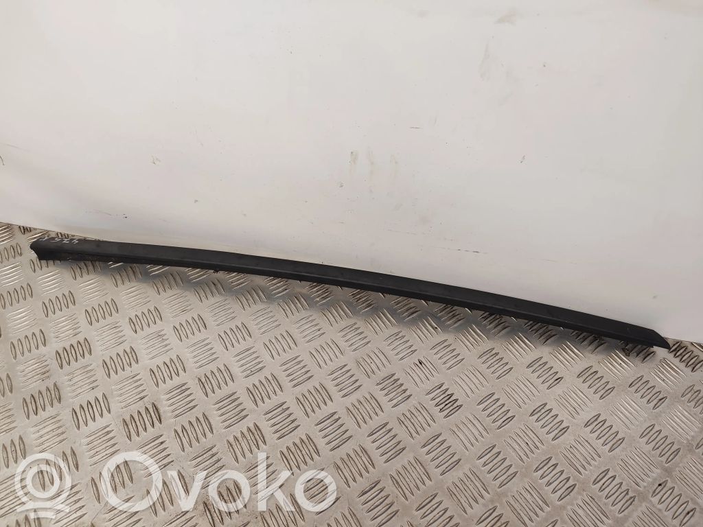 Volvo XC70 Windshield trim 