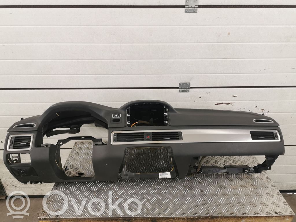 Volvo S80 Панель 