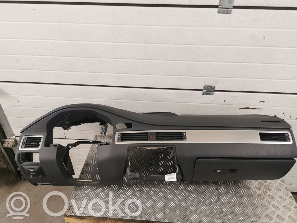 Volvo V70 Panelė 