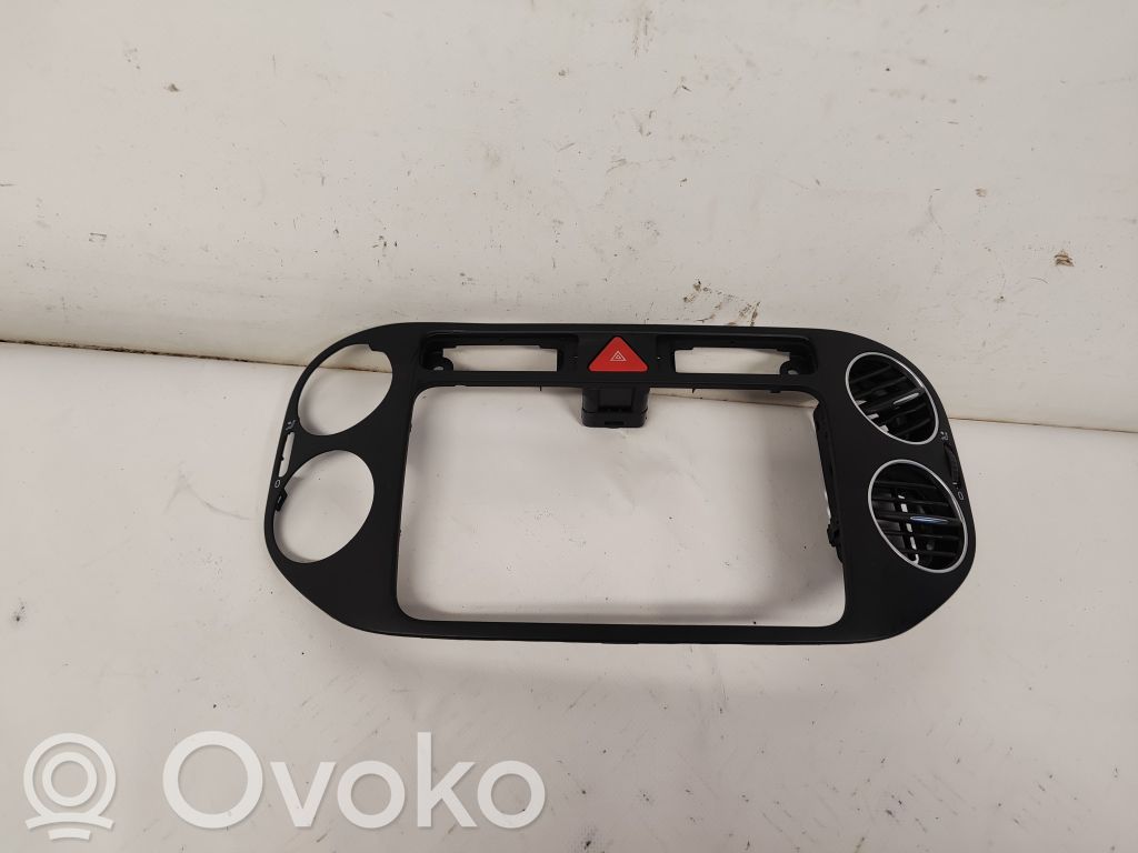 Volkswagen Golf Plus Radio/GPS head unit trim 