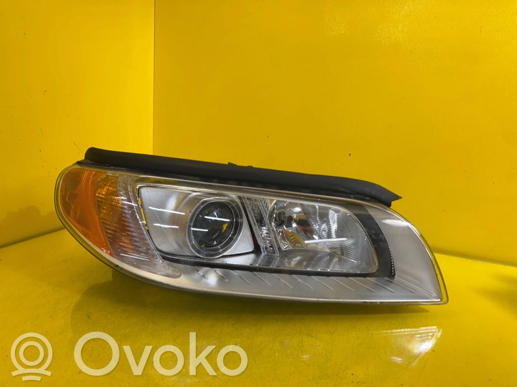 Volvo XC70 Faro delantero/faro principal 