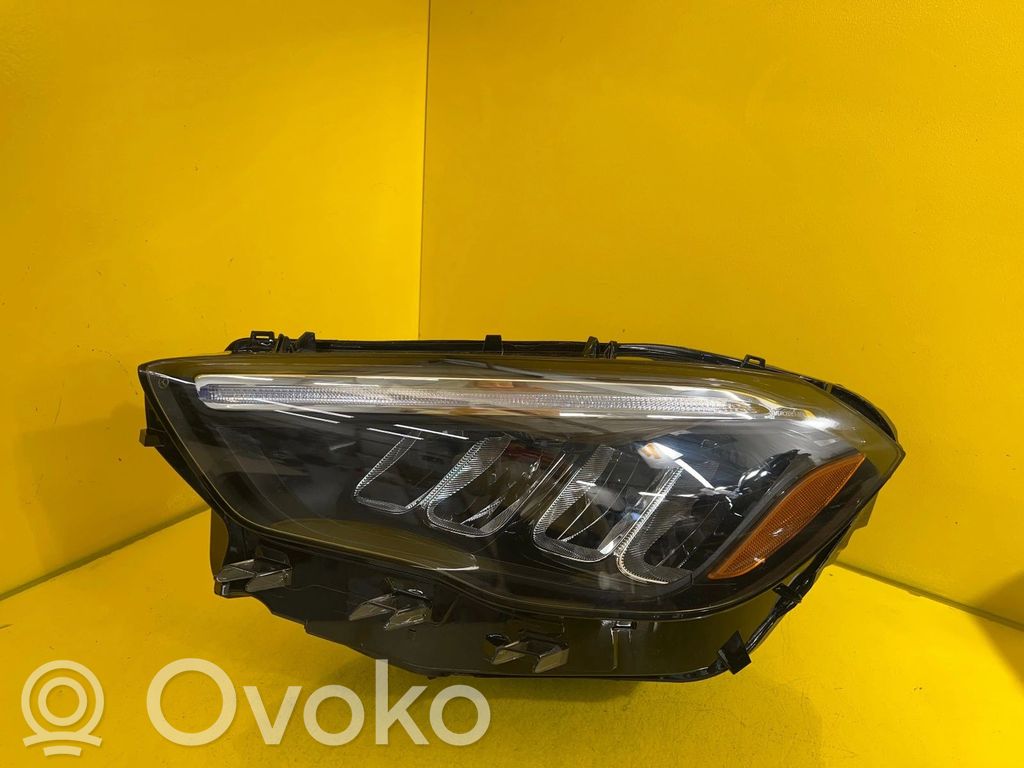 Mercedes-Benz B W247 Lampa przednia 