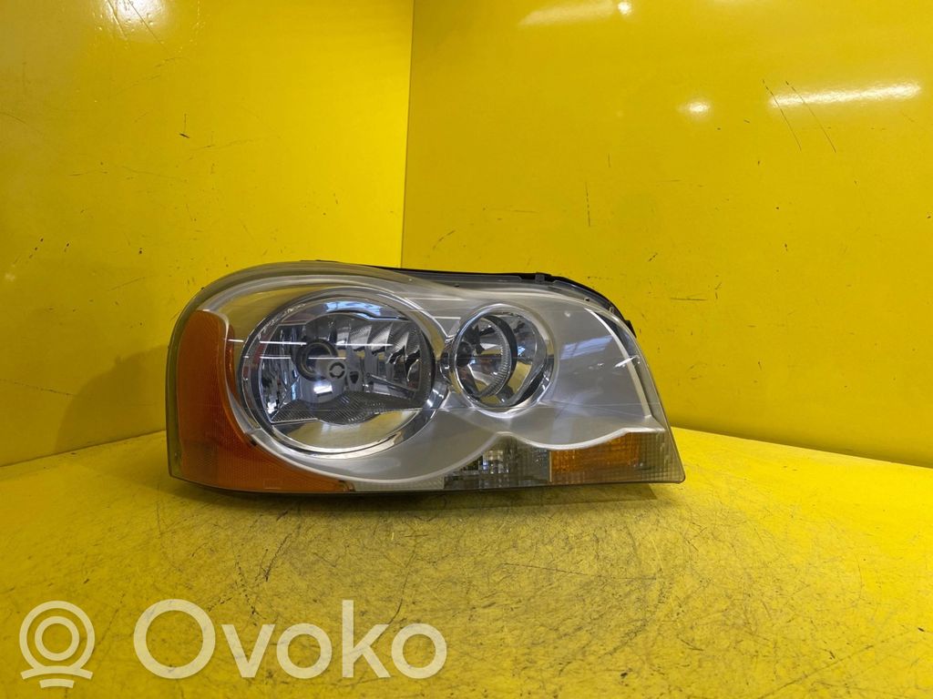Volvo XC90 Lampa przednia 