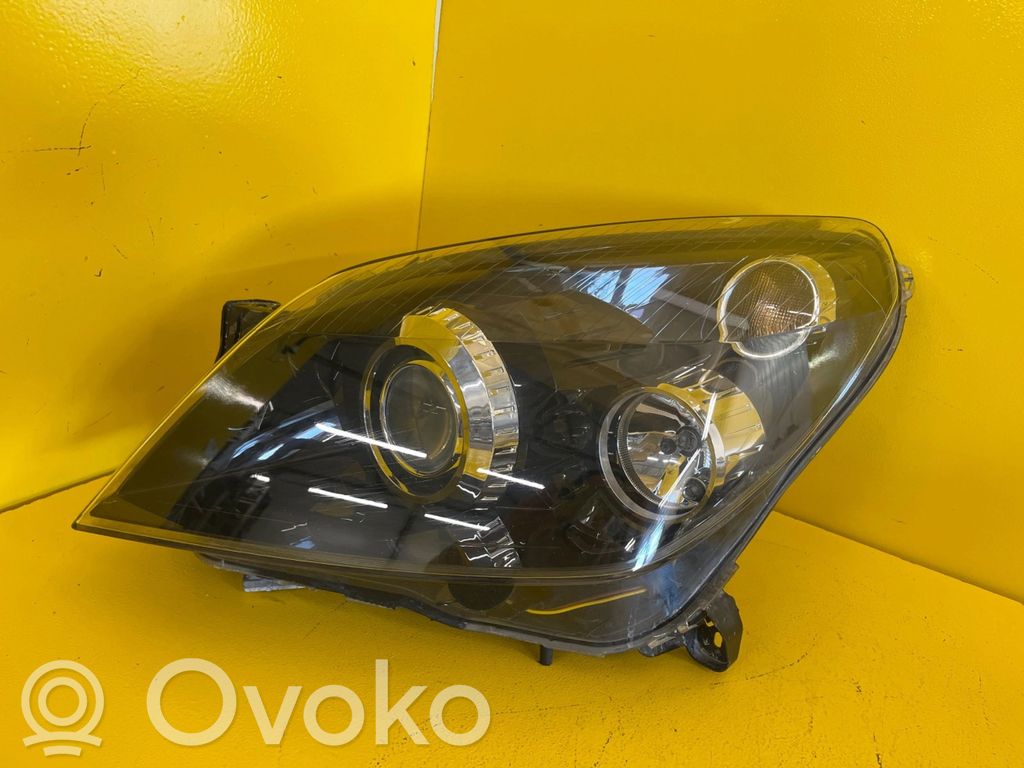 Opel Astra H Lampa przednia 