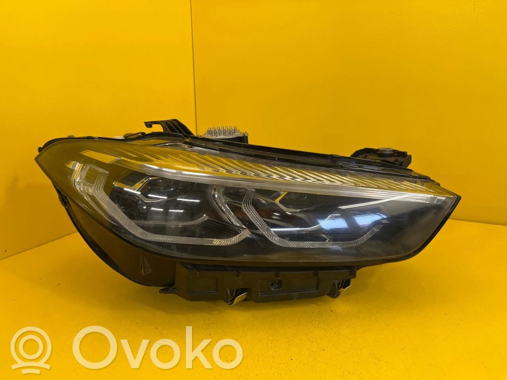 BMW 8 G14 Lampa przednia 