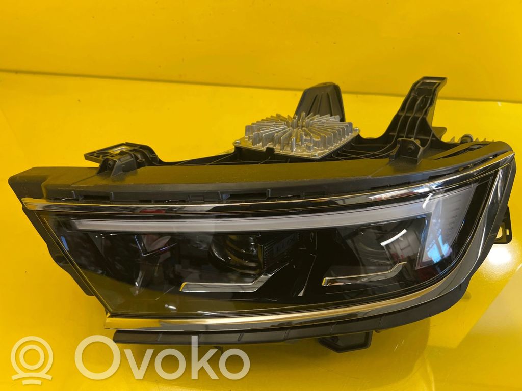 Opel Astra L Lampa przednia 
