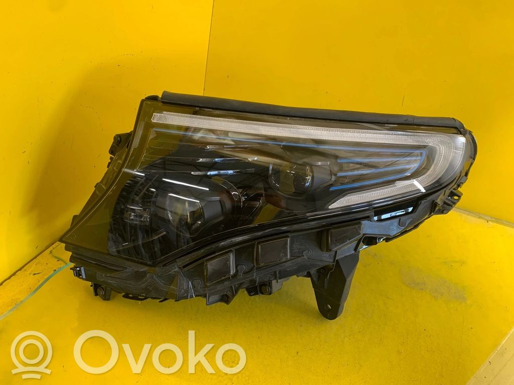 Mercedes-Benz EQC Lampa przednia 