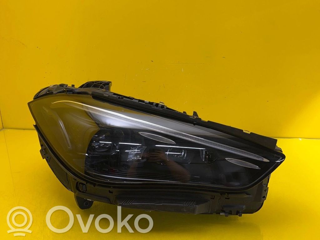 Mercedes-Benz  CLE C236 Lampa przednia 