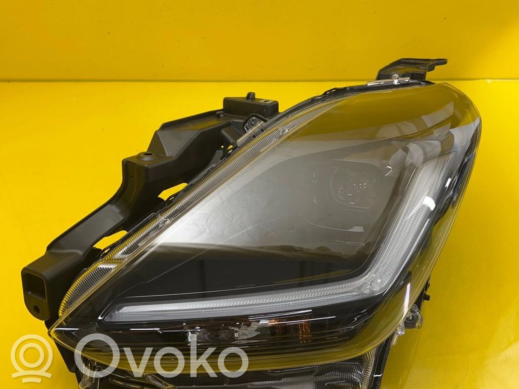 Suzuki Swift IV Lampa przednia 