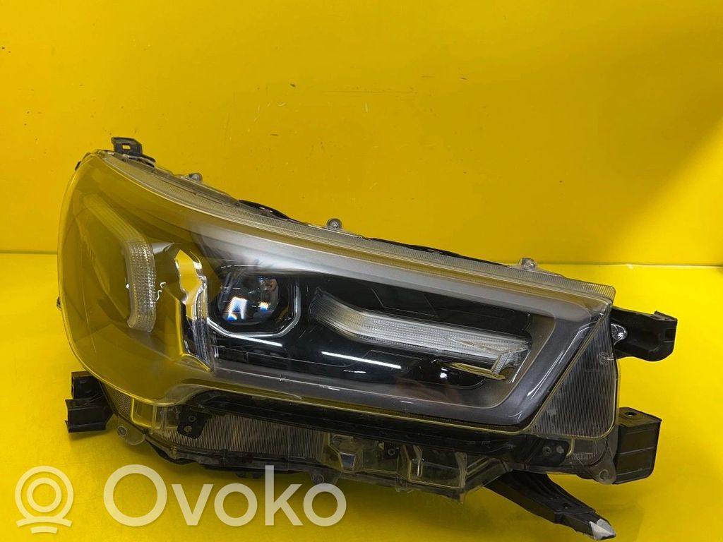 Toyota Hilux VIII Priekinis žibintas 