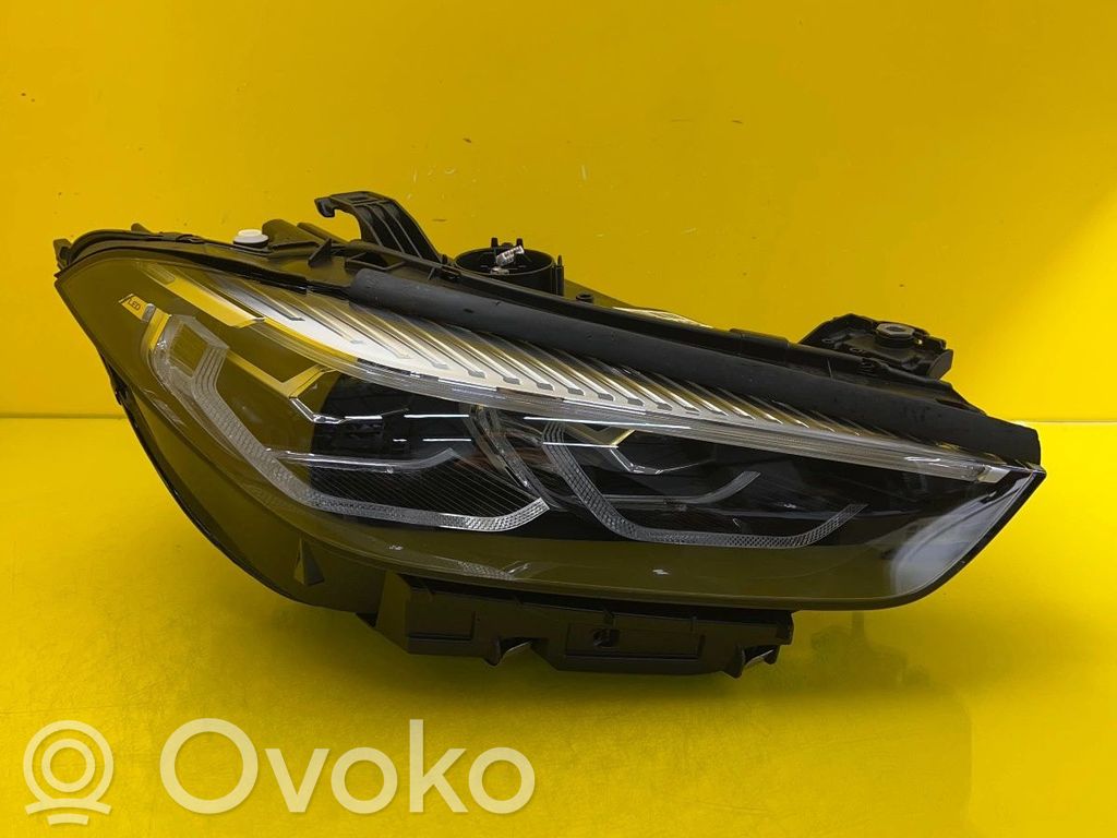 BMW 8 G14 Lampa przednia 