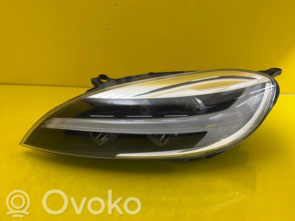 Volvo V40 Lampa przednia 