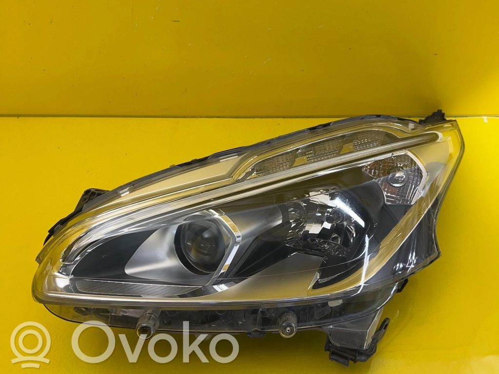 Peugeot 208 I Lampa przednia 