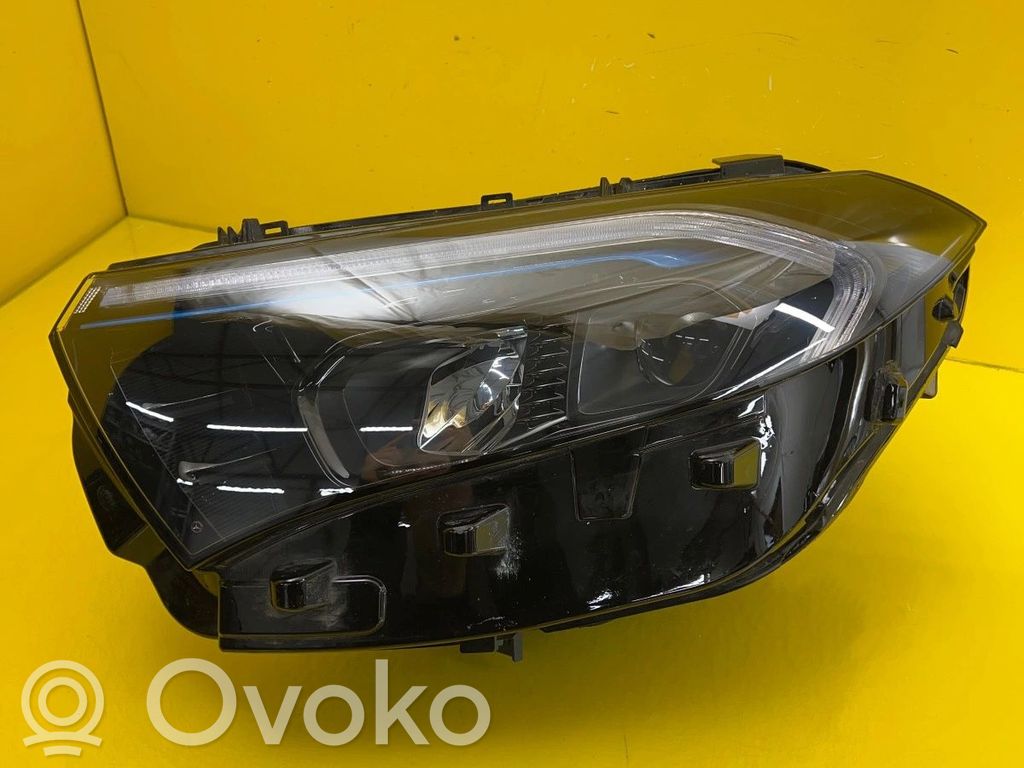 Mercedes-Benz EQA Lampa przednia 