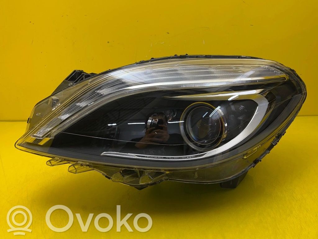 Mercedes-Benz B W246 W242 Lampa przednia 