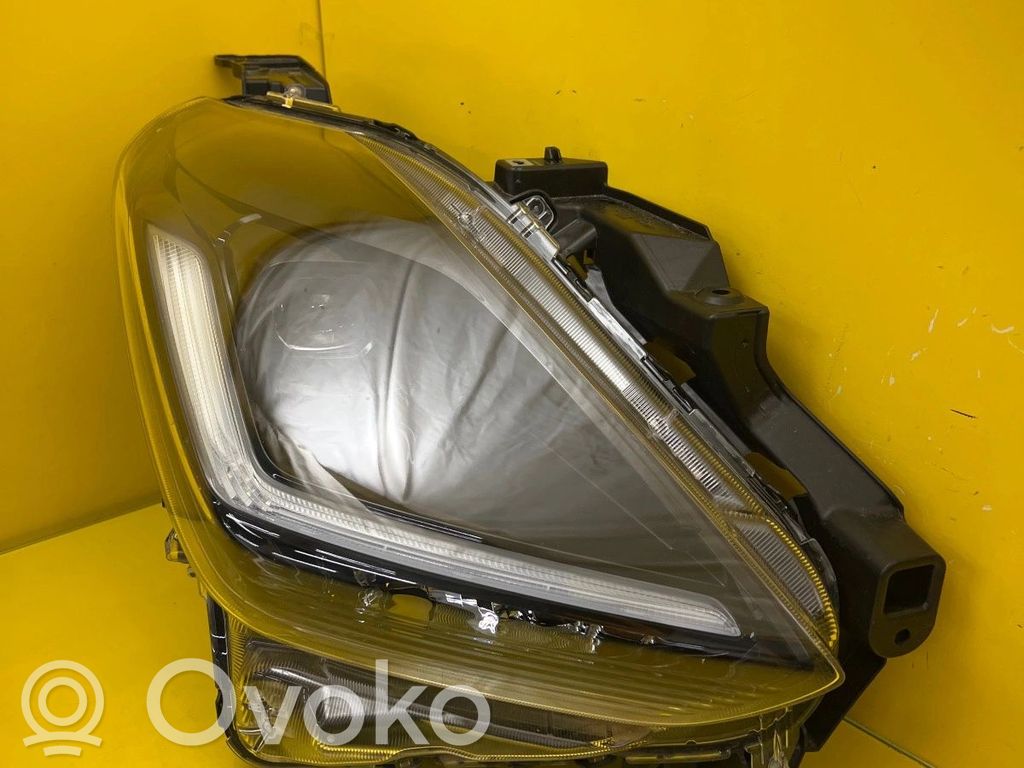 Suzuki Swift IV Lampa przednia 