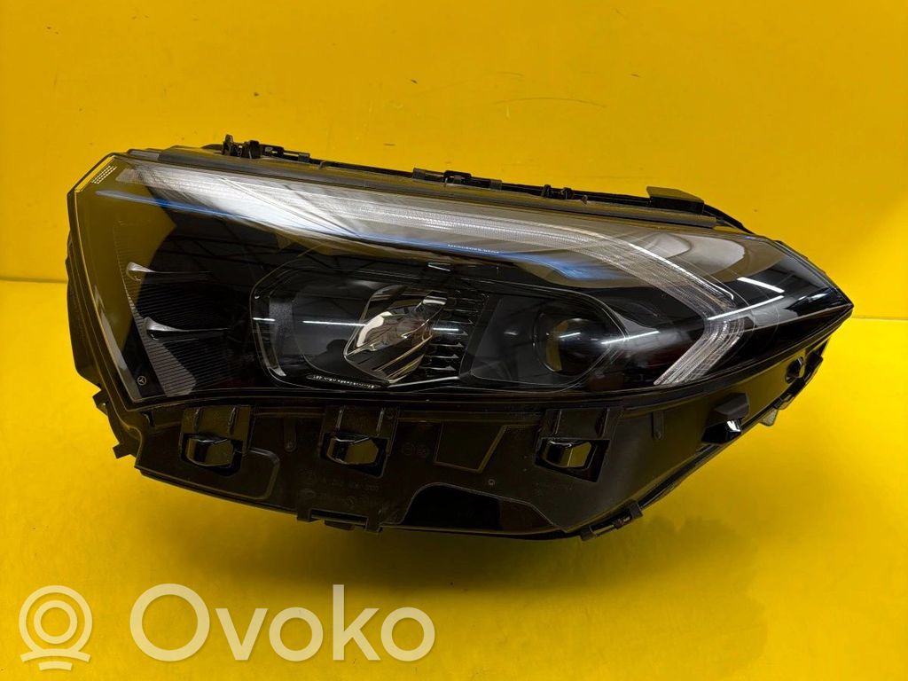 Mercedes-Benz EQA Scheinwerfer 