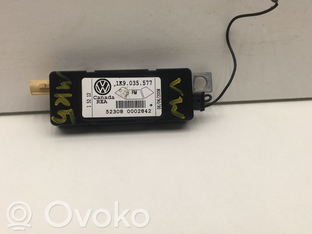 Volkswagen Golf V Pystyantennivahvistin 