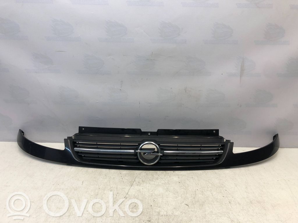 Opel Vivaro Rejilla superior del radiador del parachoques delantero 