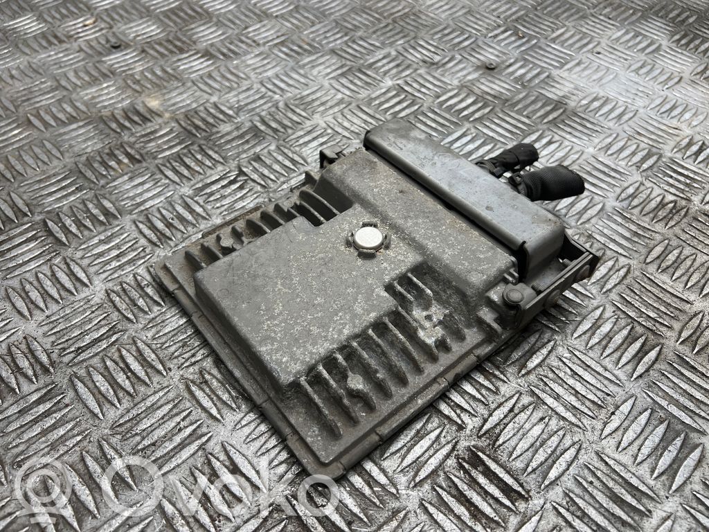 Volkswagen Golf VI Engine control unit/module 