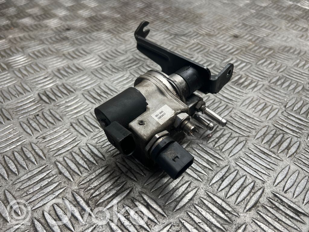 Volkswagen PASSAT B7 Regulator ciśnienia paliwa 