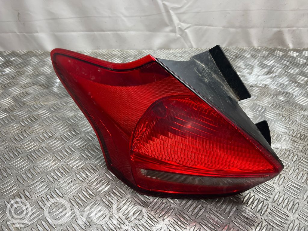 Ford Focus Задний фонарь в кузове 
