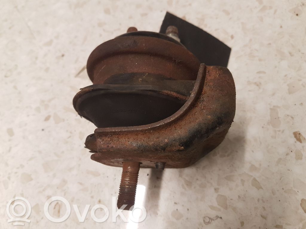Lexus IS 200-300 Engine mount bracket 