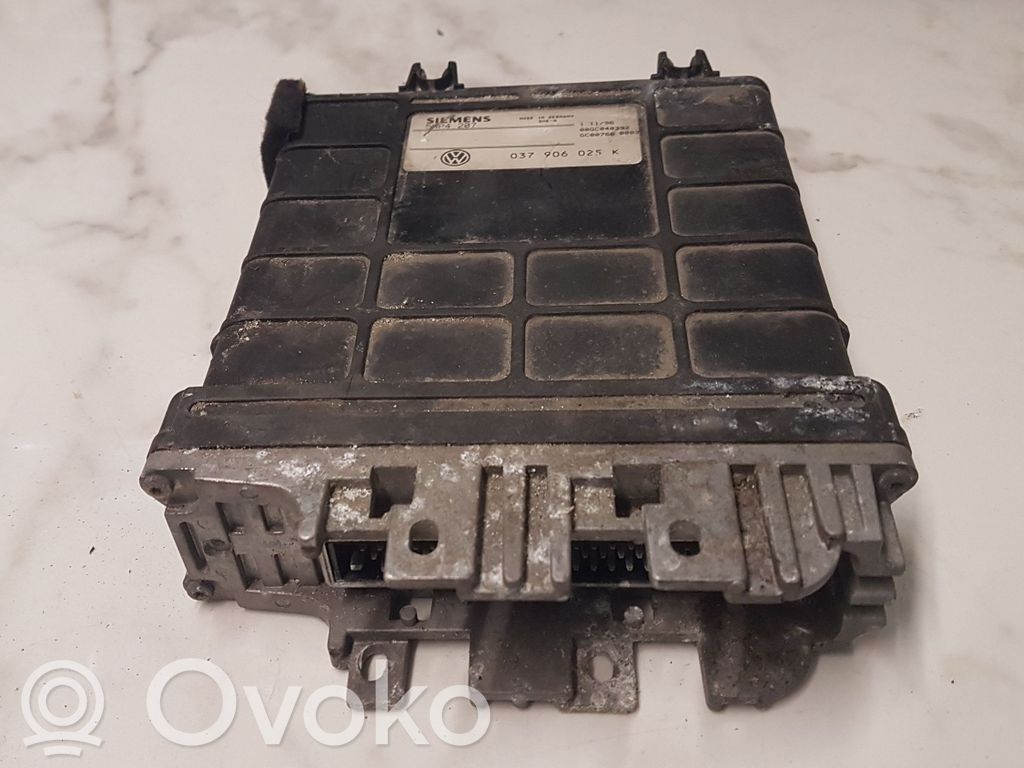 Volkswagen PASSAT B5 Engine control unit/module 
