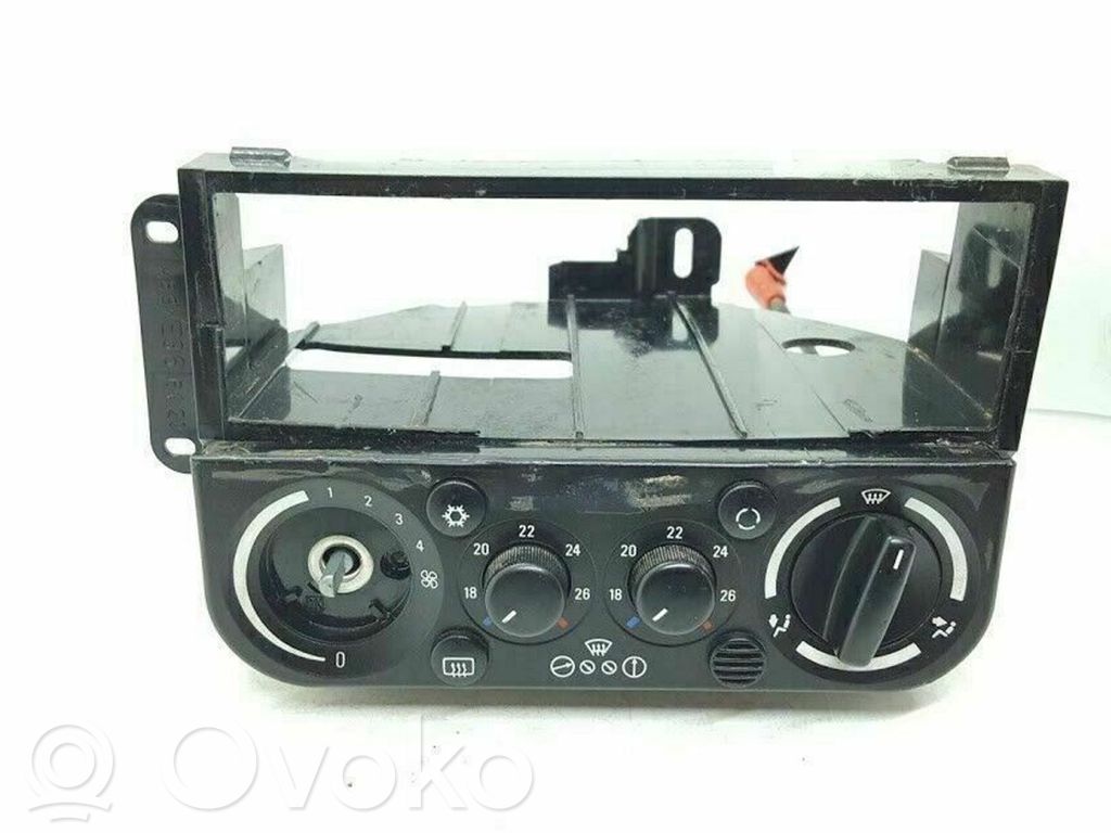 Climate control unit   E366411