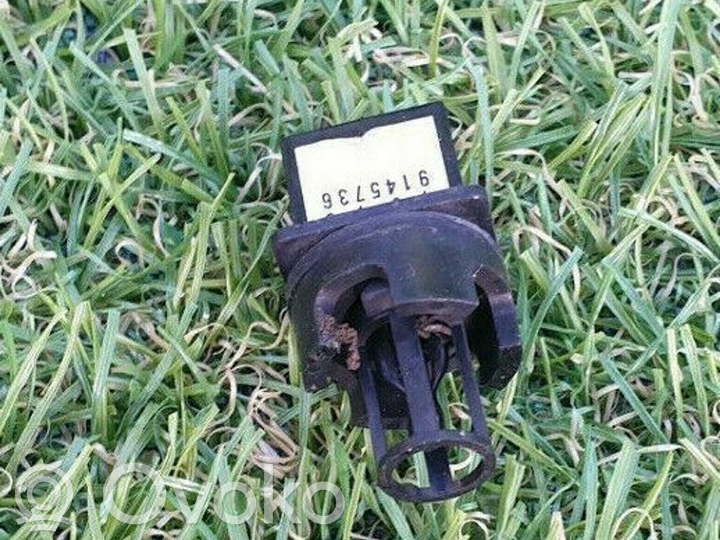 Interior temperature sensor   9145736