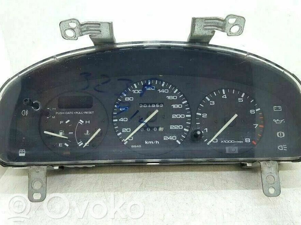 Mazda MX-3 Speedometer (instrument cluster) 