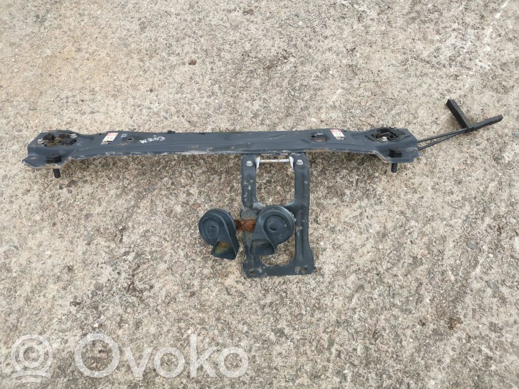 Mercedes-Benz C W203 Viršutinė dalis radiatorių panelės (televizoriaus) 