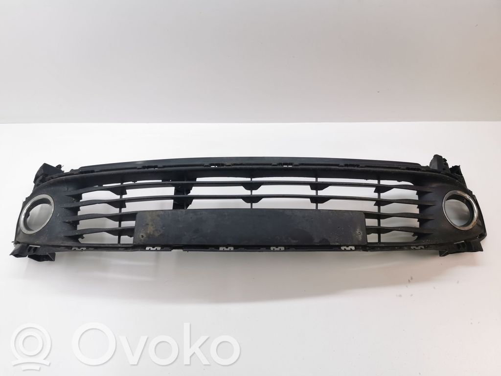 Renault Clio IV Front bumper lower grill 