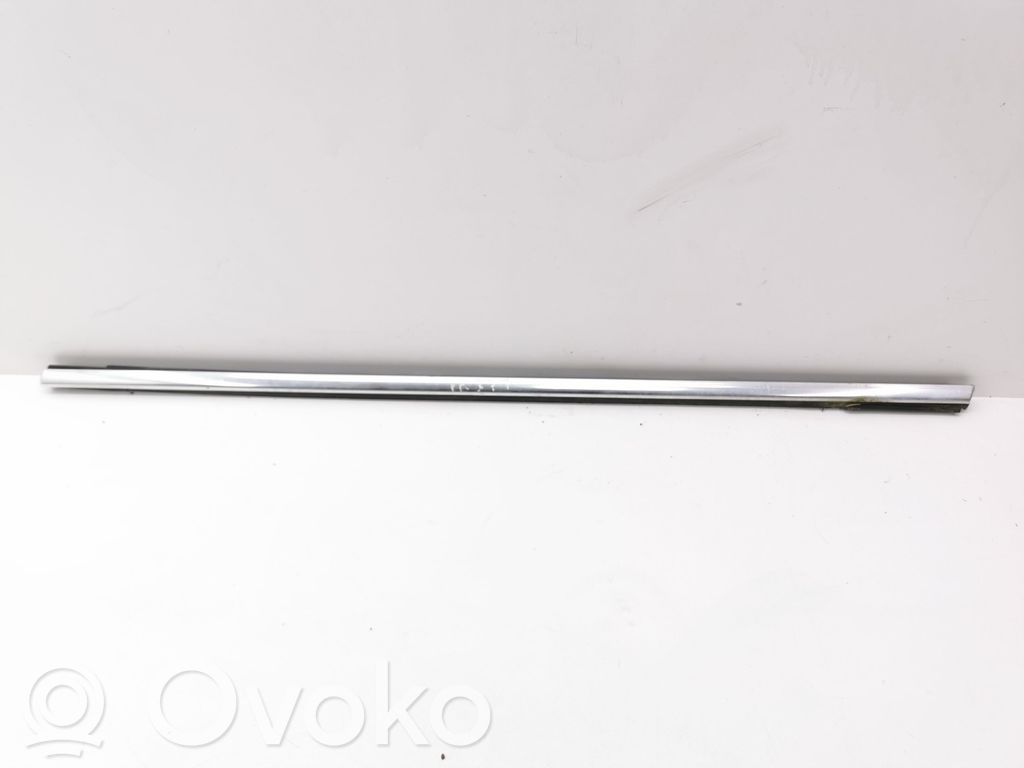 Priekinių durų stiklo apdaila