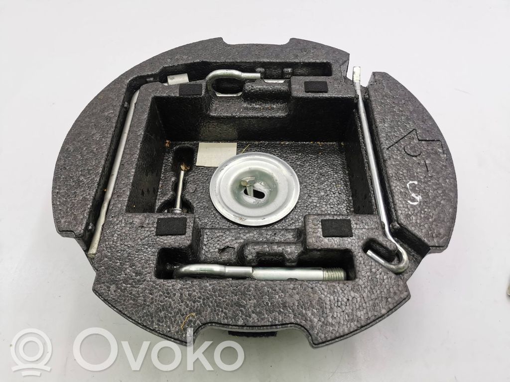 Mazda CX-7 Tool set 