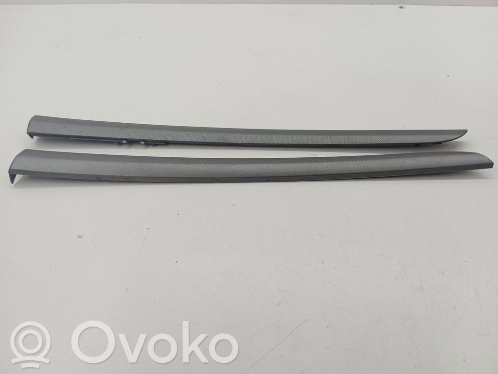 Toyota Avensis T250 Poszycie drzwi tylnych 
