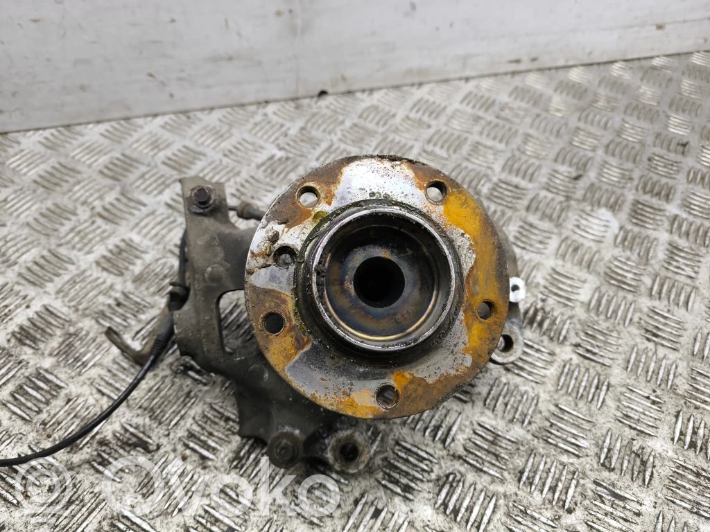 Front wheel hub