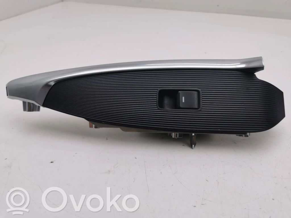 Electric window control switch   KD4566370,KD77684L6