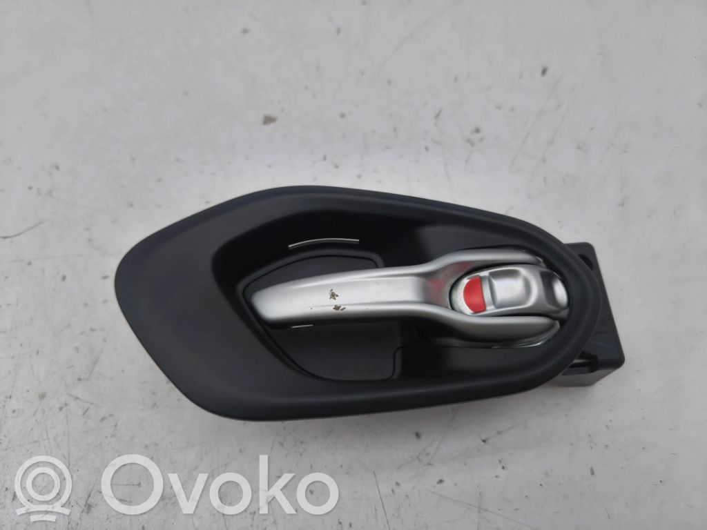 Jeep Cherokee KL Manecilla interna puerta trasera 
