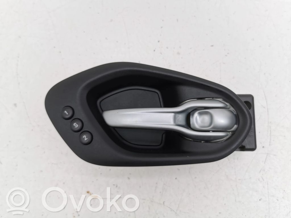 Jeep Cherokee KL Manecilla interna puerta delantera 