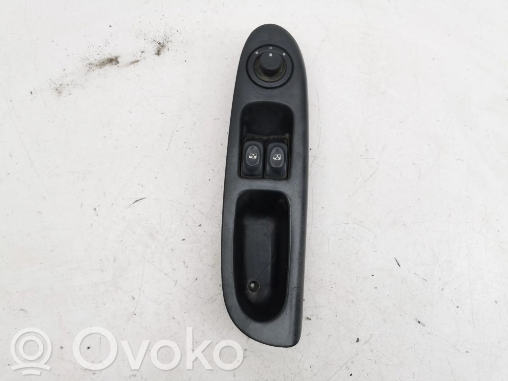 Renault Clio II Interruttore di controllo dell’alzacristalli elettrico 