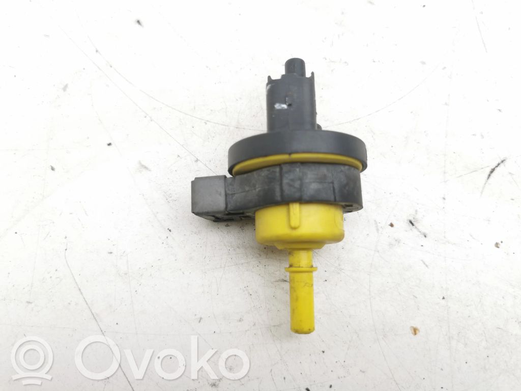 Nissan Qashqai J12 Vacuum valve 