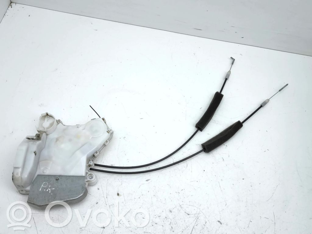 Honda CR-V Front door lock 