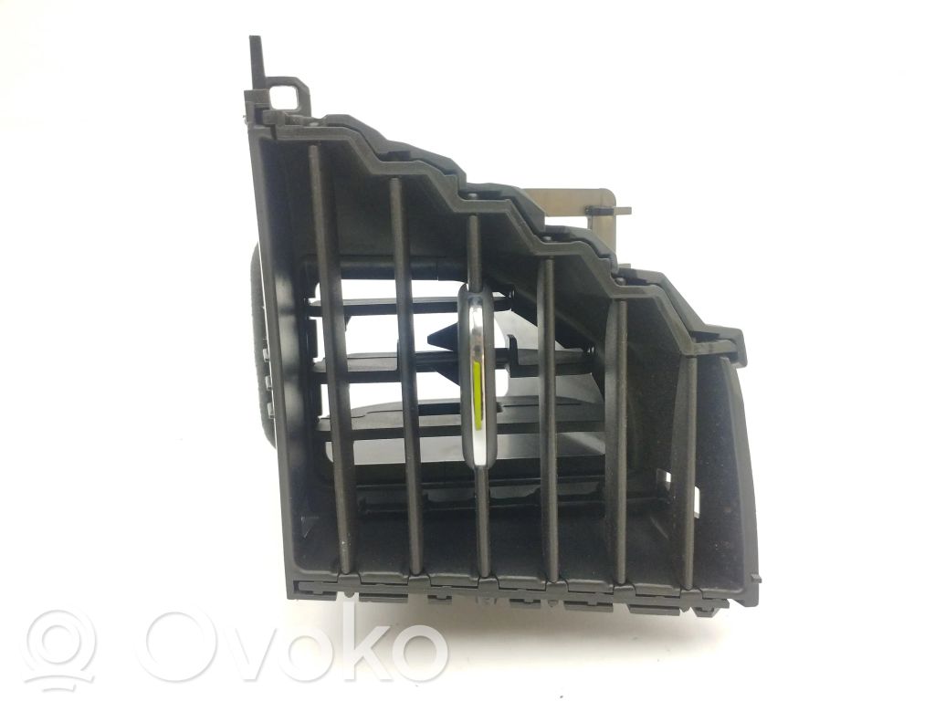 Opel Insignia B Dysze / Kratki środkowego nawiewu deski rozdzielczej 