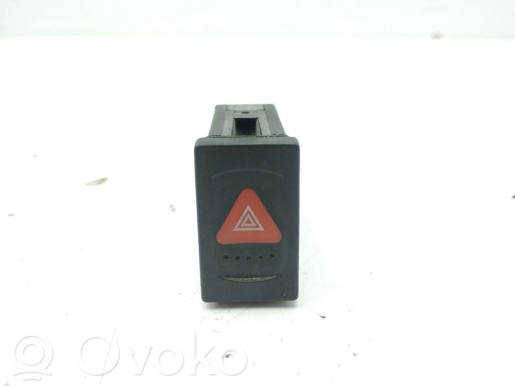Volkswagen PASSAT B5.5 Interruttore luci di emergenza 